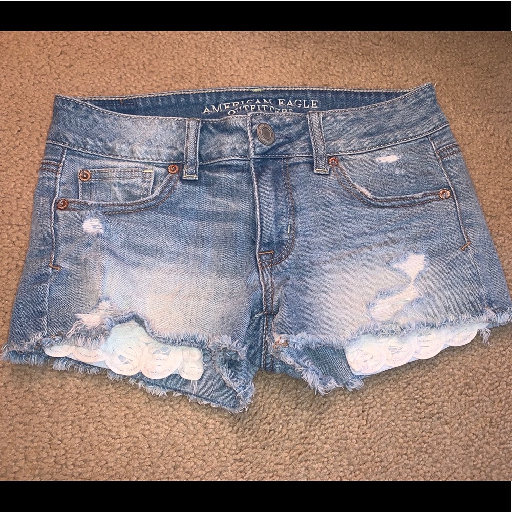 Light Wash Jean Shorts w/ Design Pockets